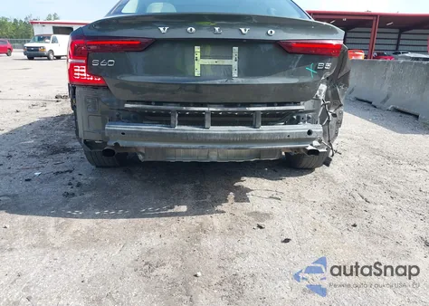 2022 Volvo S60 B5 Momentum z USA, uszkodzony, nr VIN 7JRL12FZ1NG162991